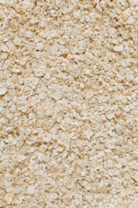 Dry oats, one of the home remedies for bed bug bites