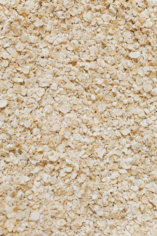 Dry oats, one of the home remedies for bed bug bites